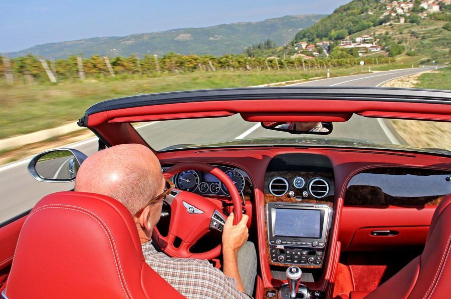  Bentley Continental GTC 2012 года  (фото 30 из 141)